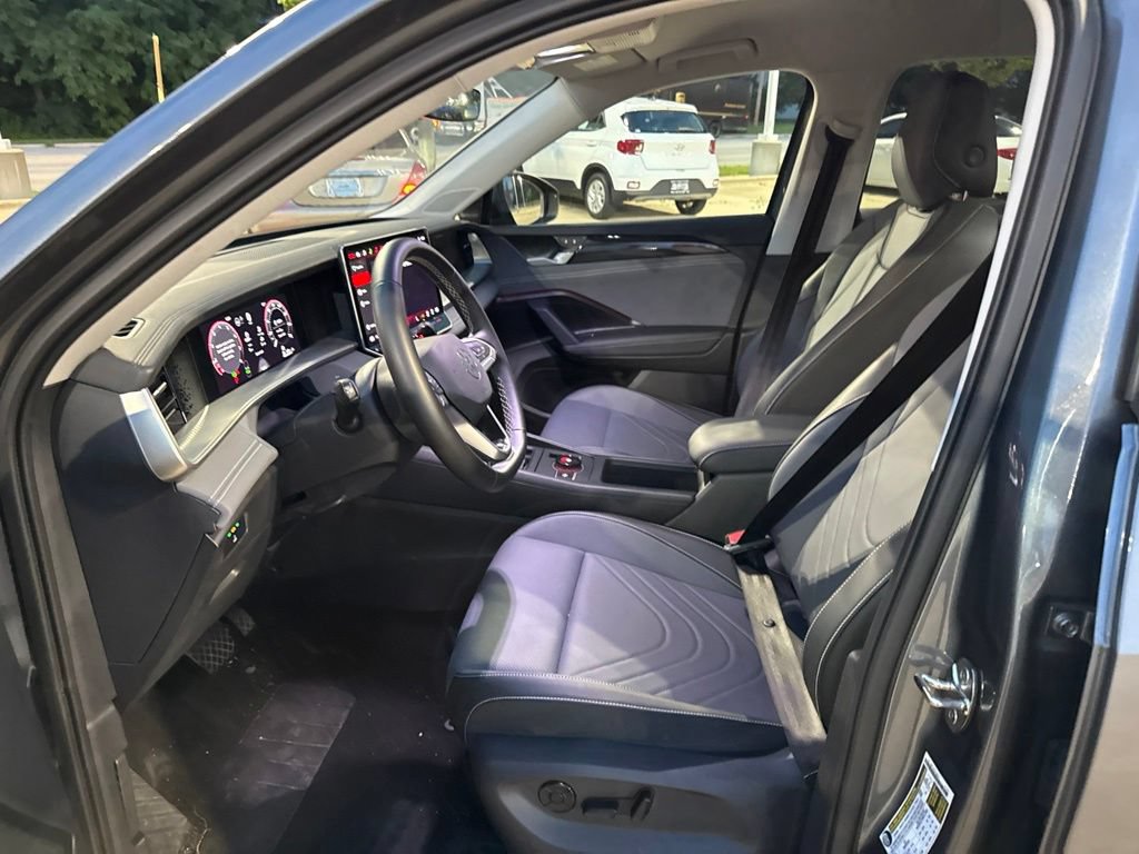 Used 2026 Volkswagen Tiguan SE AWD/4WD image 12