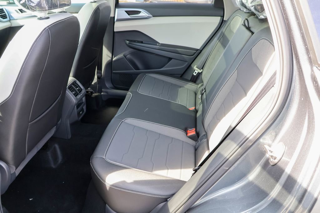 Used 2025 Volkswagen Taos SE image 28