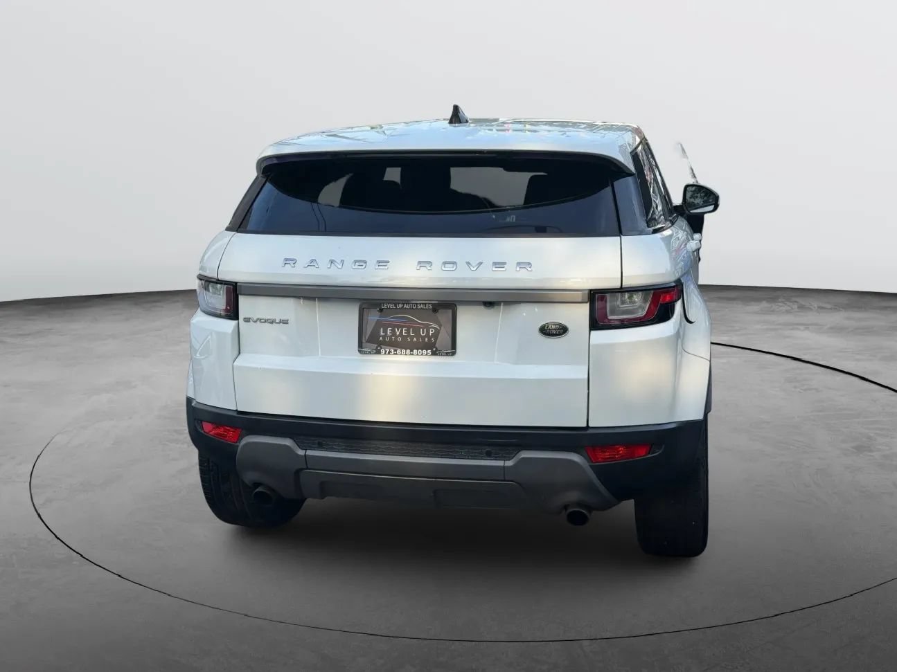Used 2017 Land Rover Range Rover Evoque SE AWD/4WD image 5