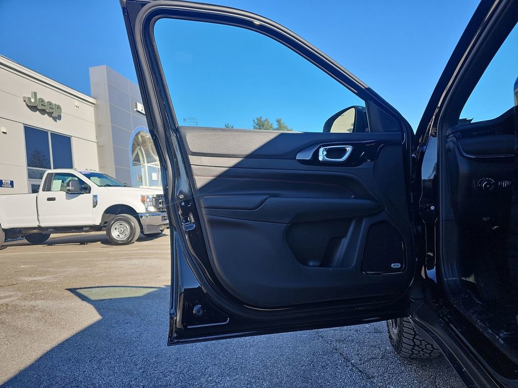 New 2026 Jeep Compass Trailhawk w/ Sun, Sound & Navigation Group image 11