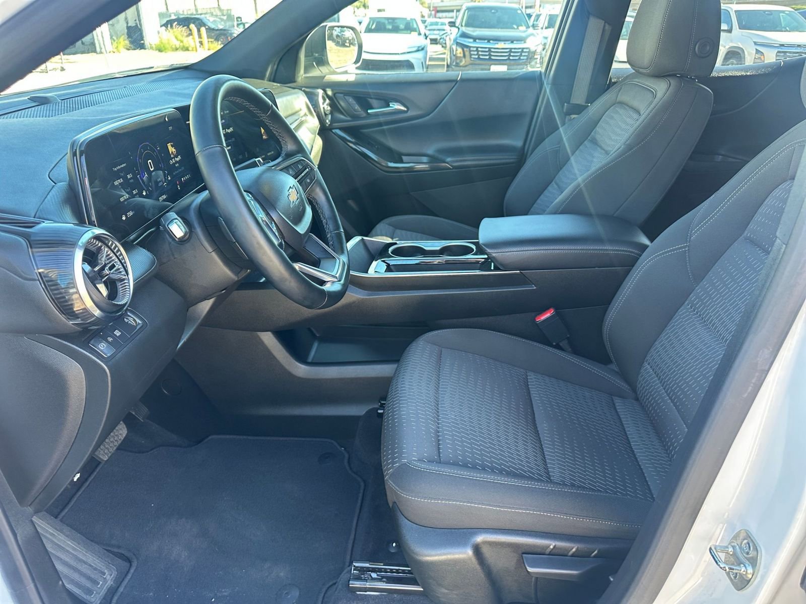 Used 2025 Chevrolet Equinox LT image 25