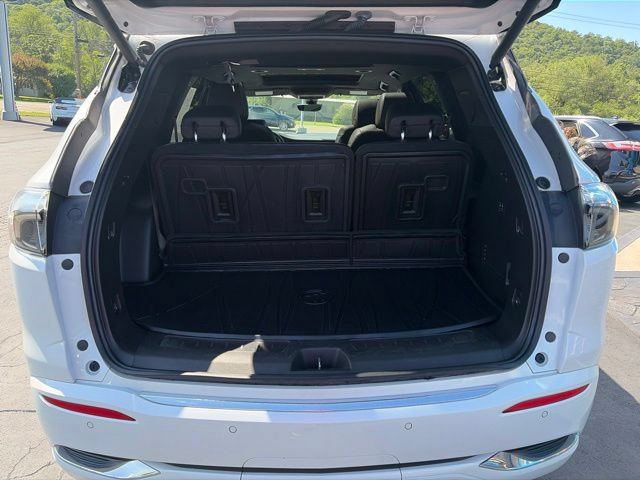 Used 2022 Buick Enclave Avenir w/ Avenir Technology Package AWD/4WD image 6