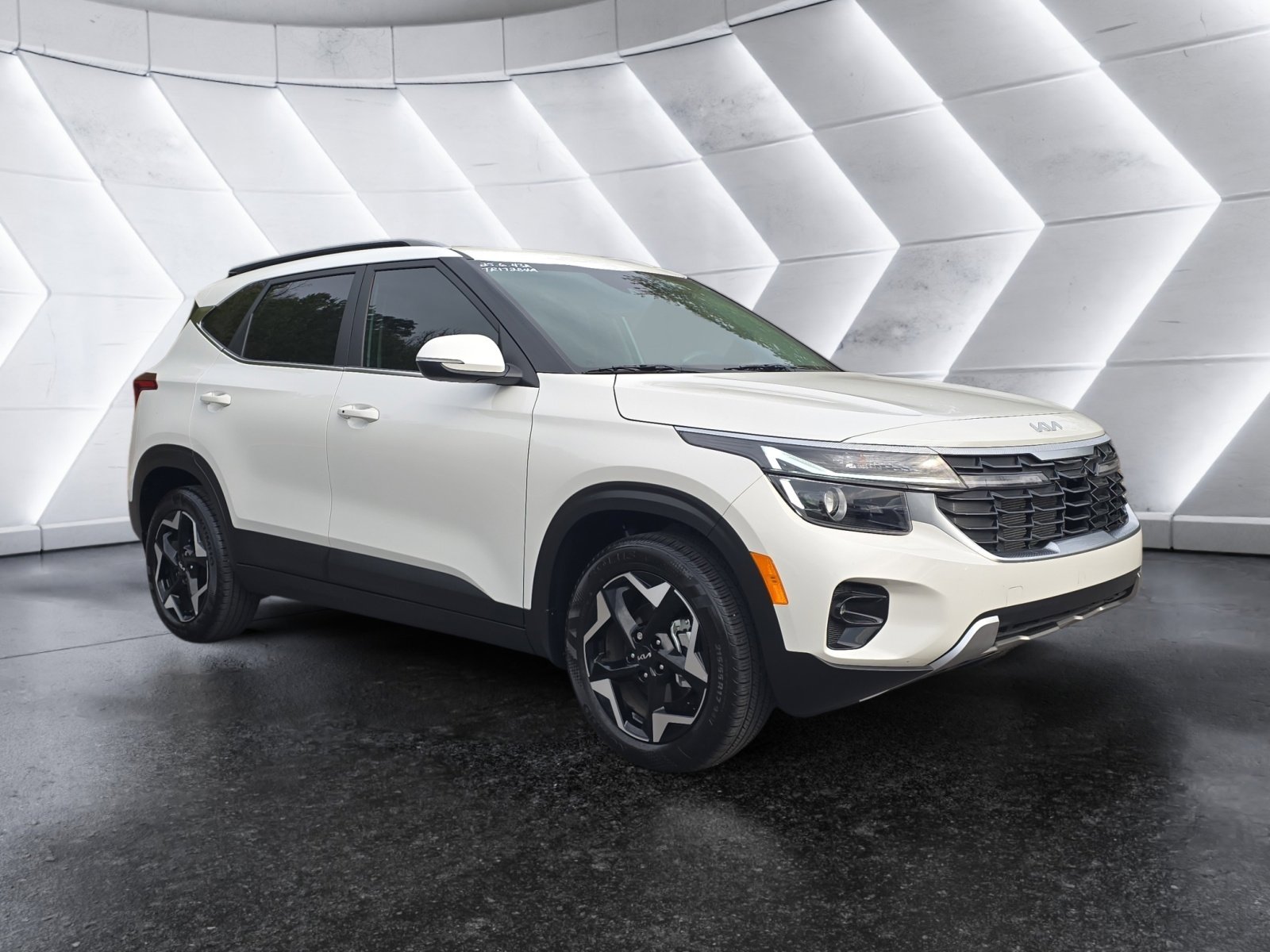 Used 2025 Kia Seltos EX image 7