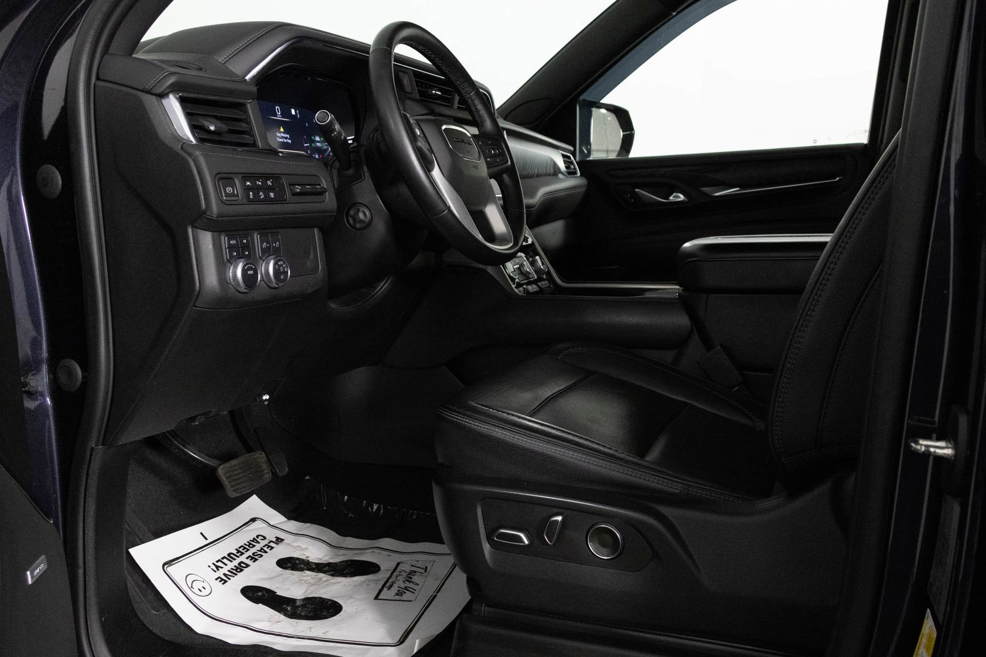 Used 2023 GMC Yukon XL Denali image 16