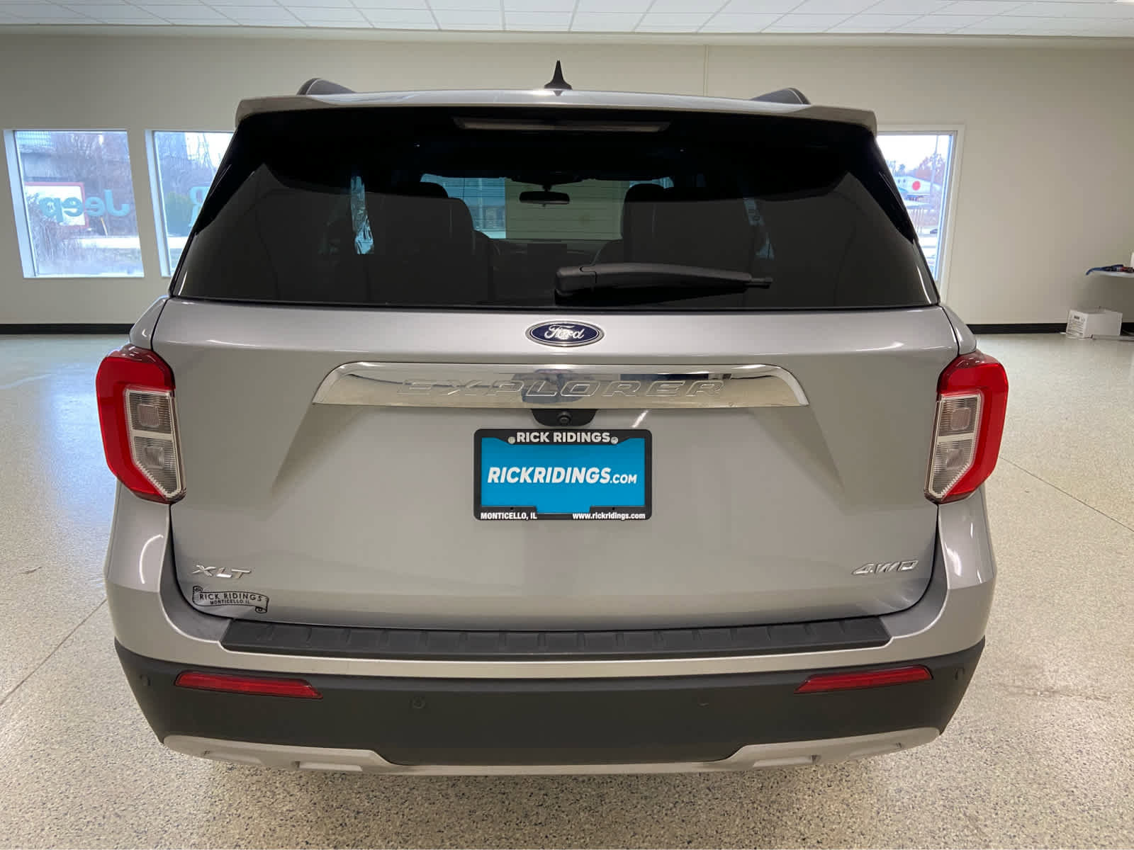 Used 2023 Ford Explorer XLT w/ Equipment Group 202A AWD/4WD image 9