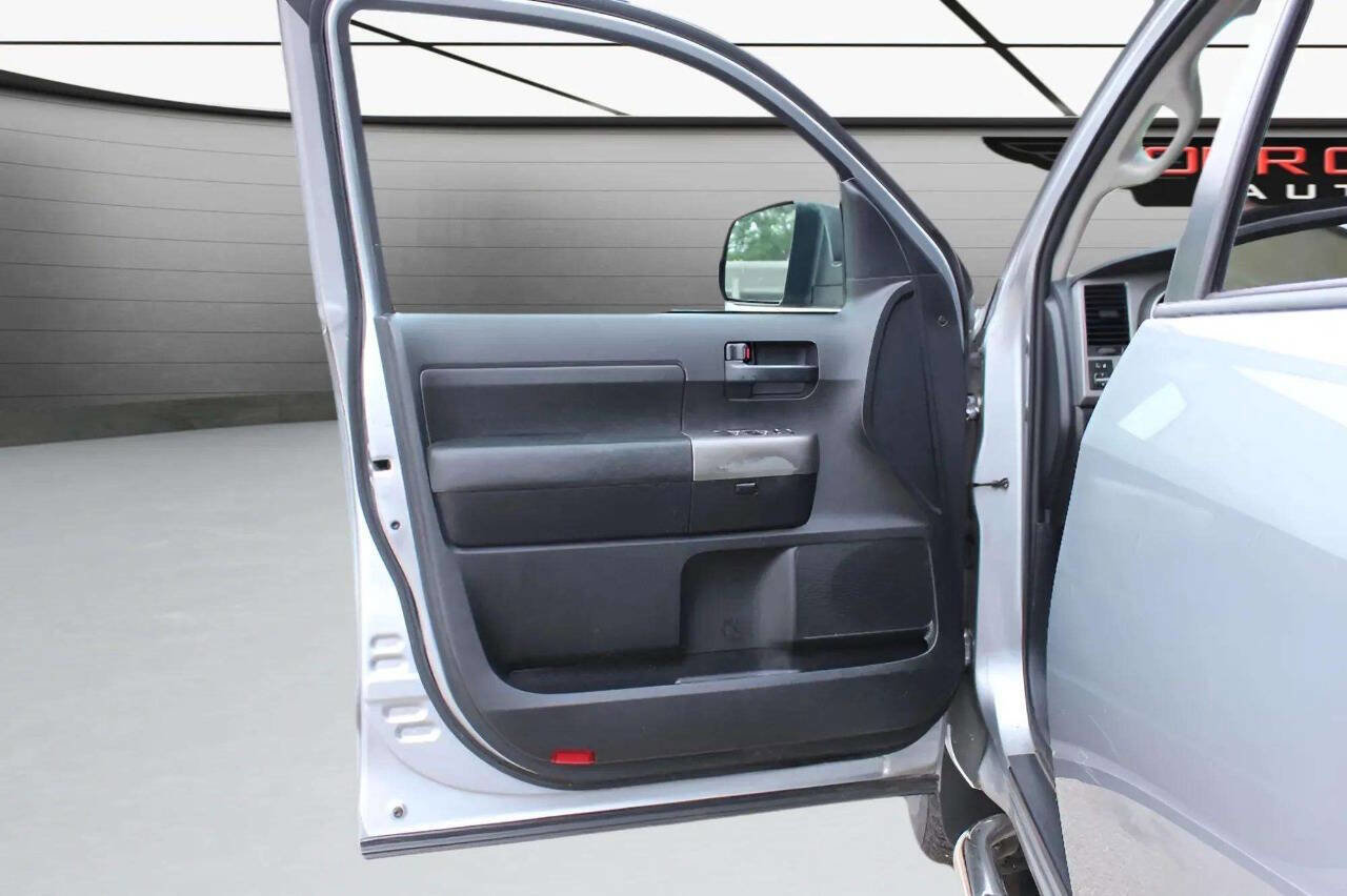 Used 2013 Toyota Tundra 4x4 CrewMax image 20