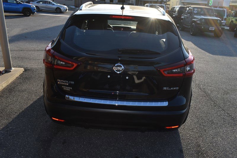 Used 2022 Nissan Rogue Sport SL image 5