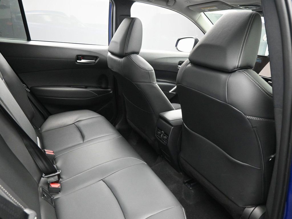 Used 2025 Toyota Corolla Cross XLE w/ Convenience Package FWD image 31