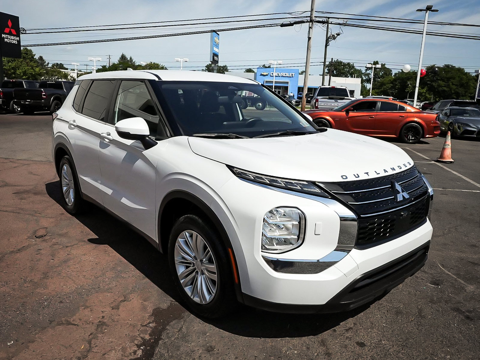 Used 2023 Mitsubishi Outlander ES AWD/4WD image 3