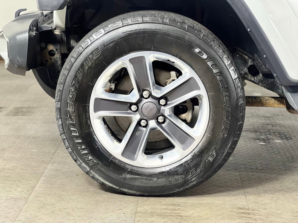 Used 2018 Jeep Wrangler Unlimited Sahara AWD/4WD image 12