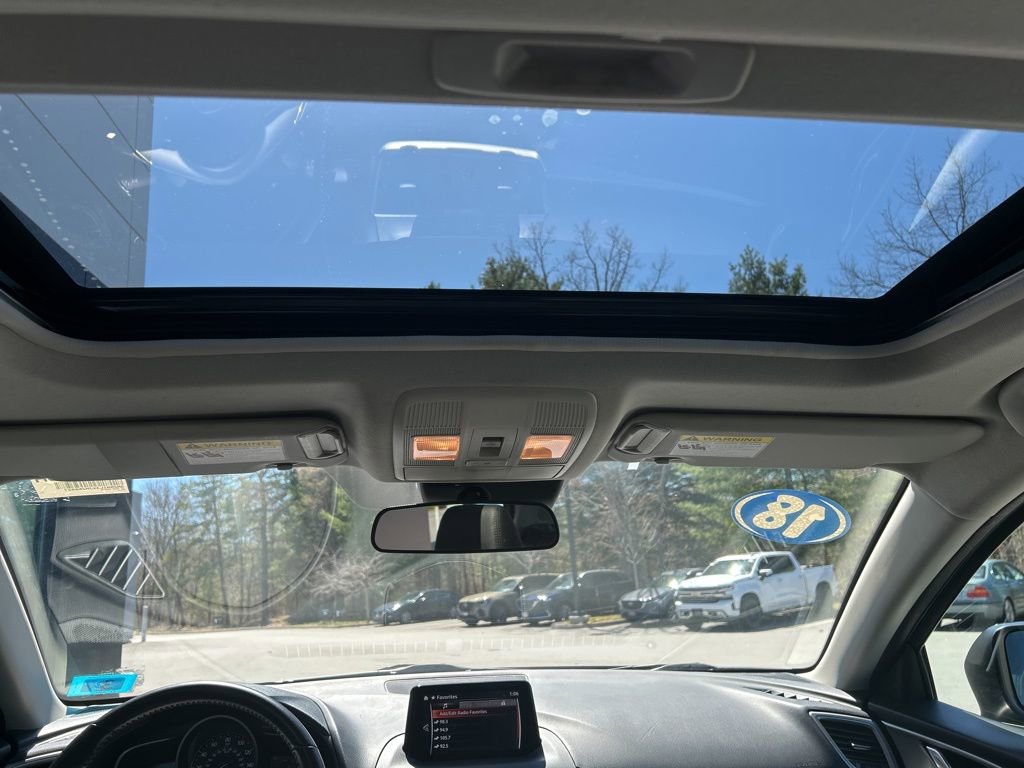 Used 2018 MAZDA MAZDA3 Touring FWD image 10