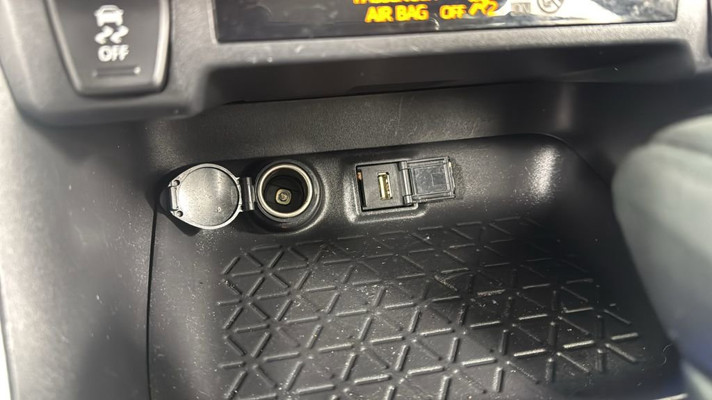 Used 2022 Toyota RAV4 XLE image 27