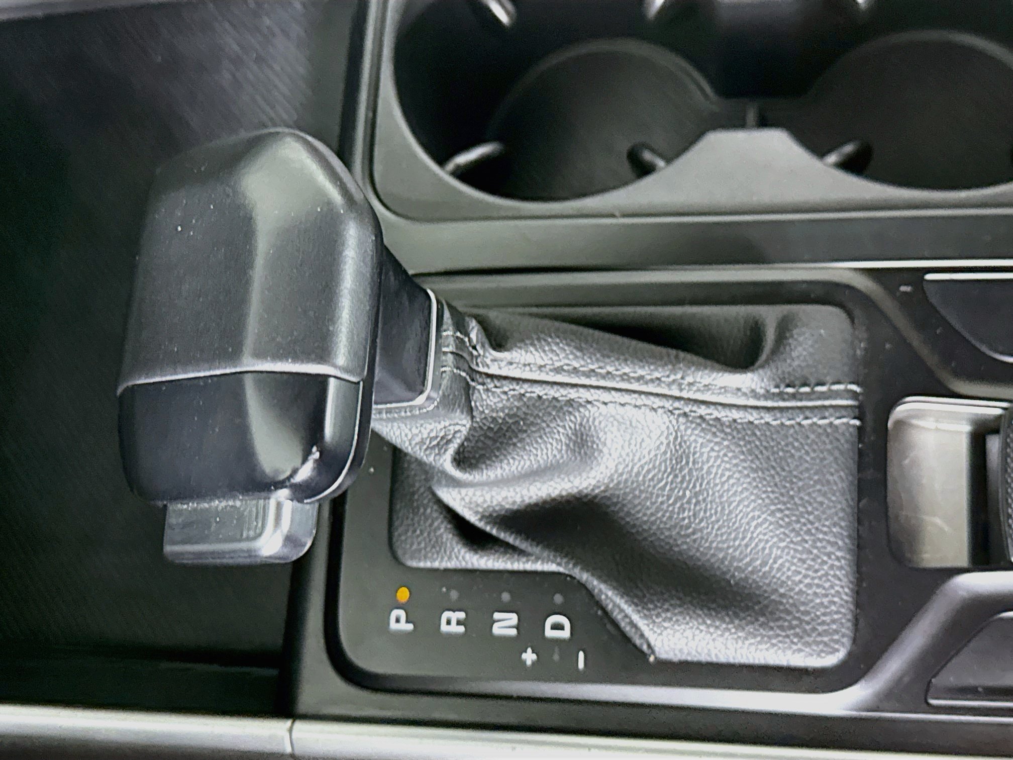 Used 2025 Kia Carnival FWD image 20