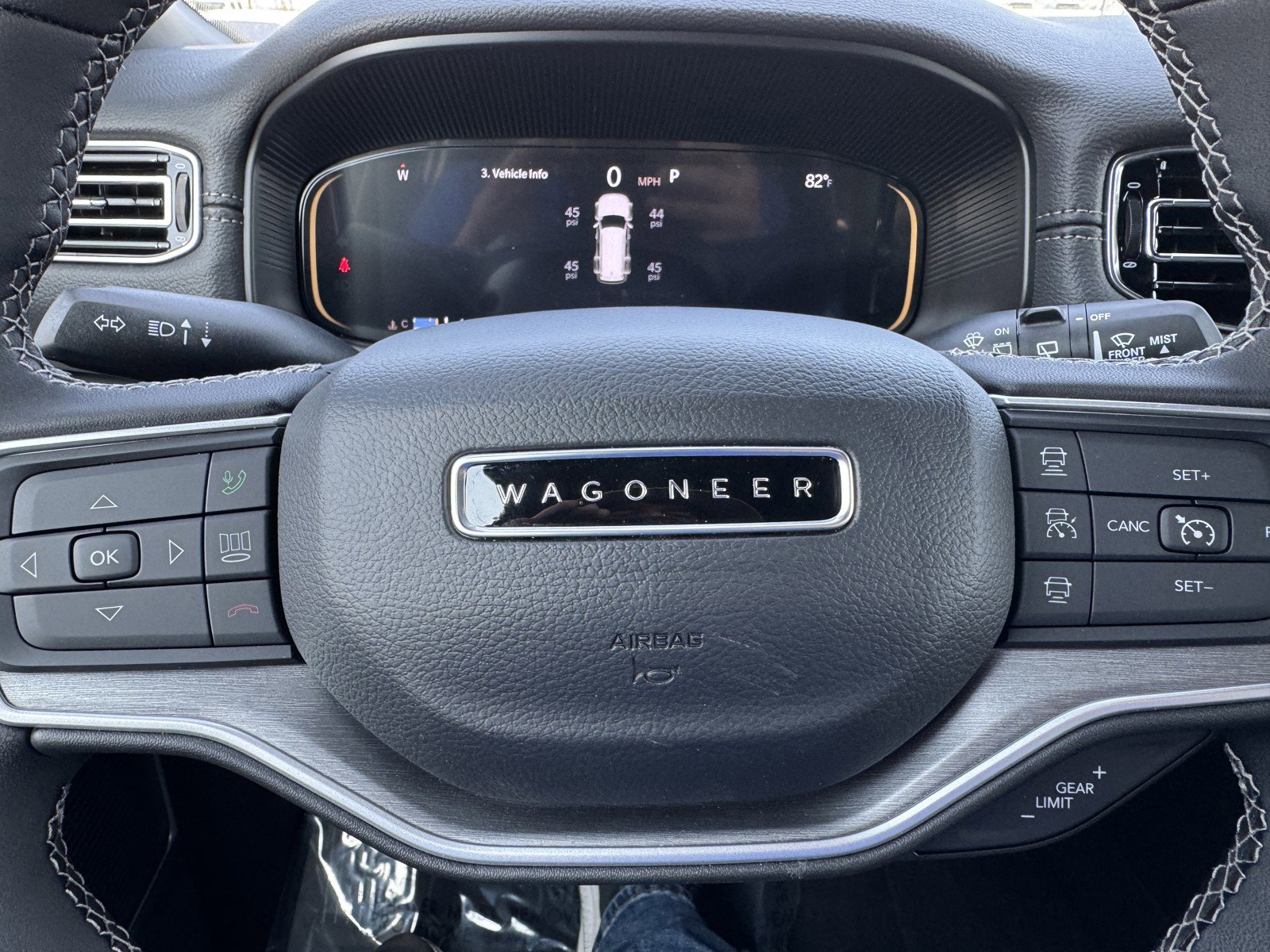 New 2025 Jeep Wagoneer L Series II w/ Premium Group I image 22