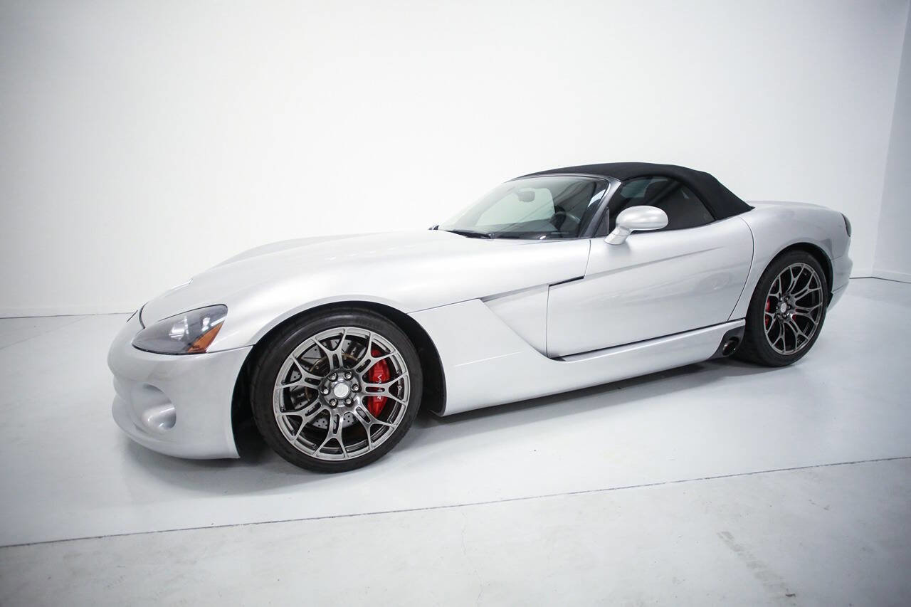 Used 2003 Dodge Viper SRT-10 RWD image 3