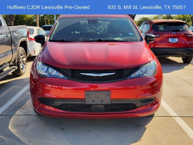 Used 2025 Chrysler Voyager LX FWD image 2