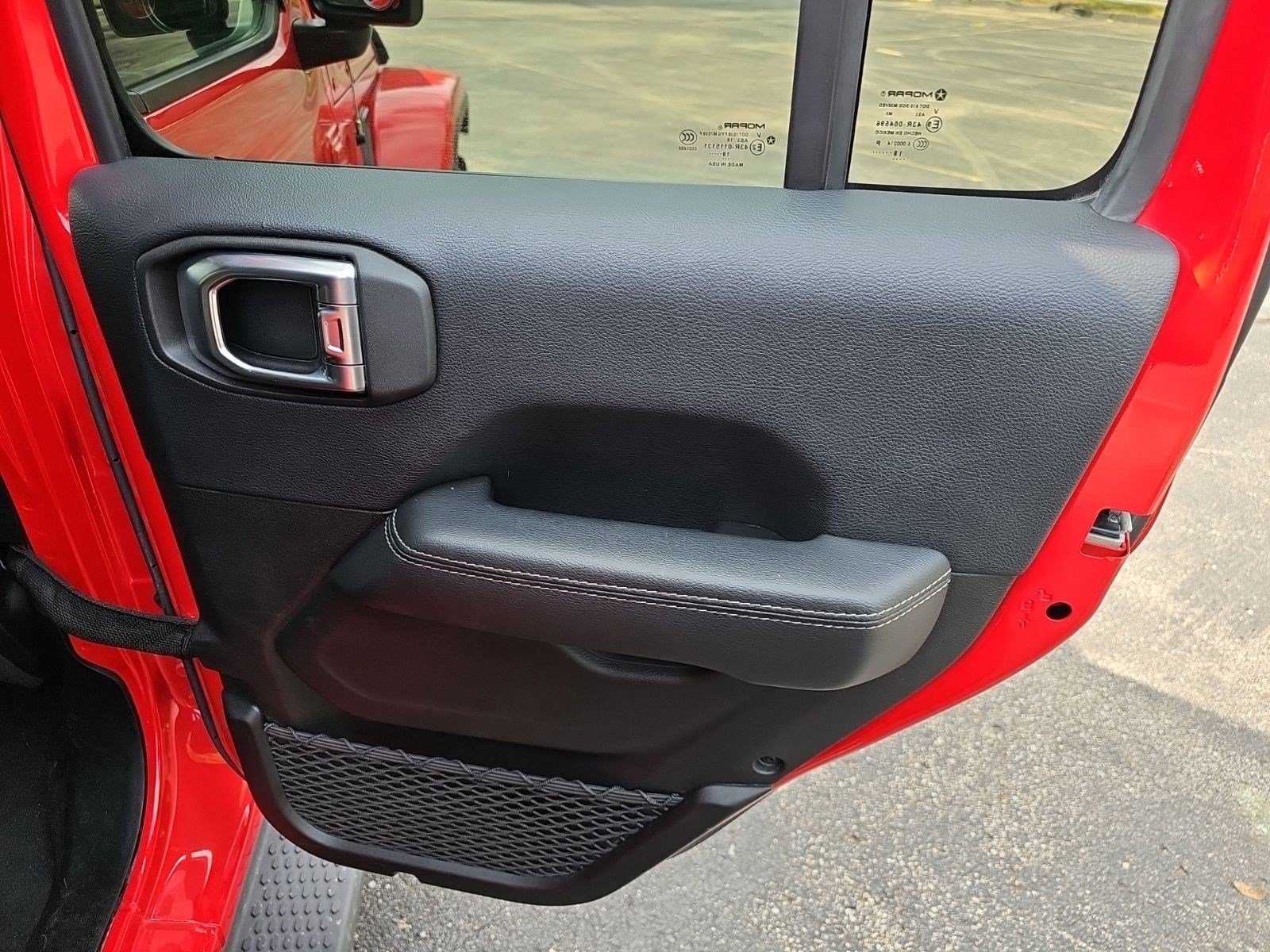 Used 2018 Jeep Wrangler Unlimited Sahara AWD/4WD image 16