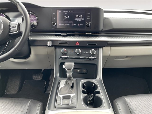 Used 2024 Kia Carnival LX image 11