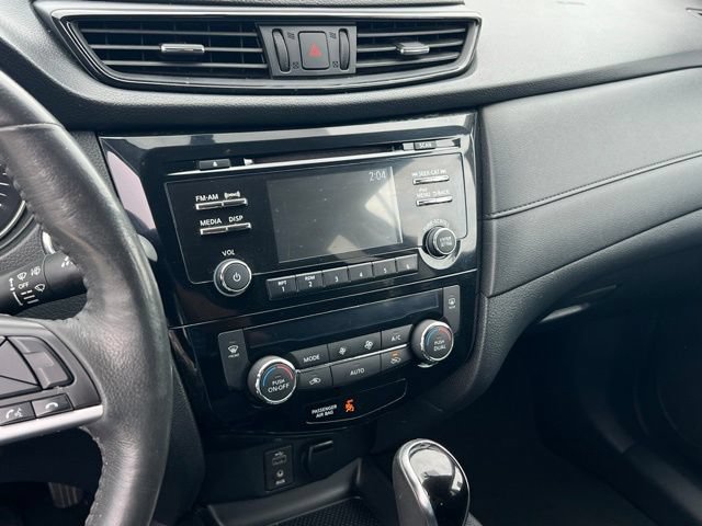 Used 2017 Nissan Rogue SV AWD/4WD image 18