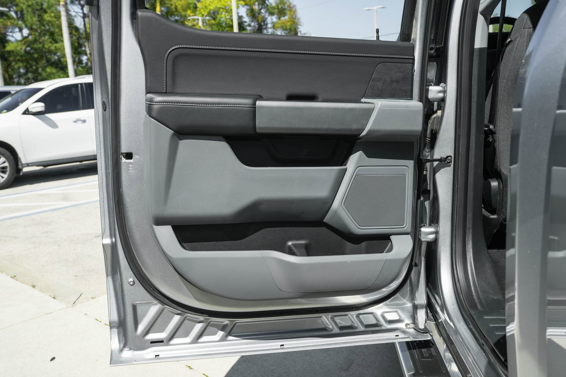 Used 2025 Ford F150 XLT w/ Equipment Group 301A Standard image 32