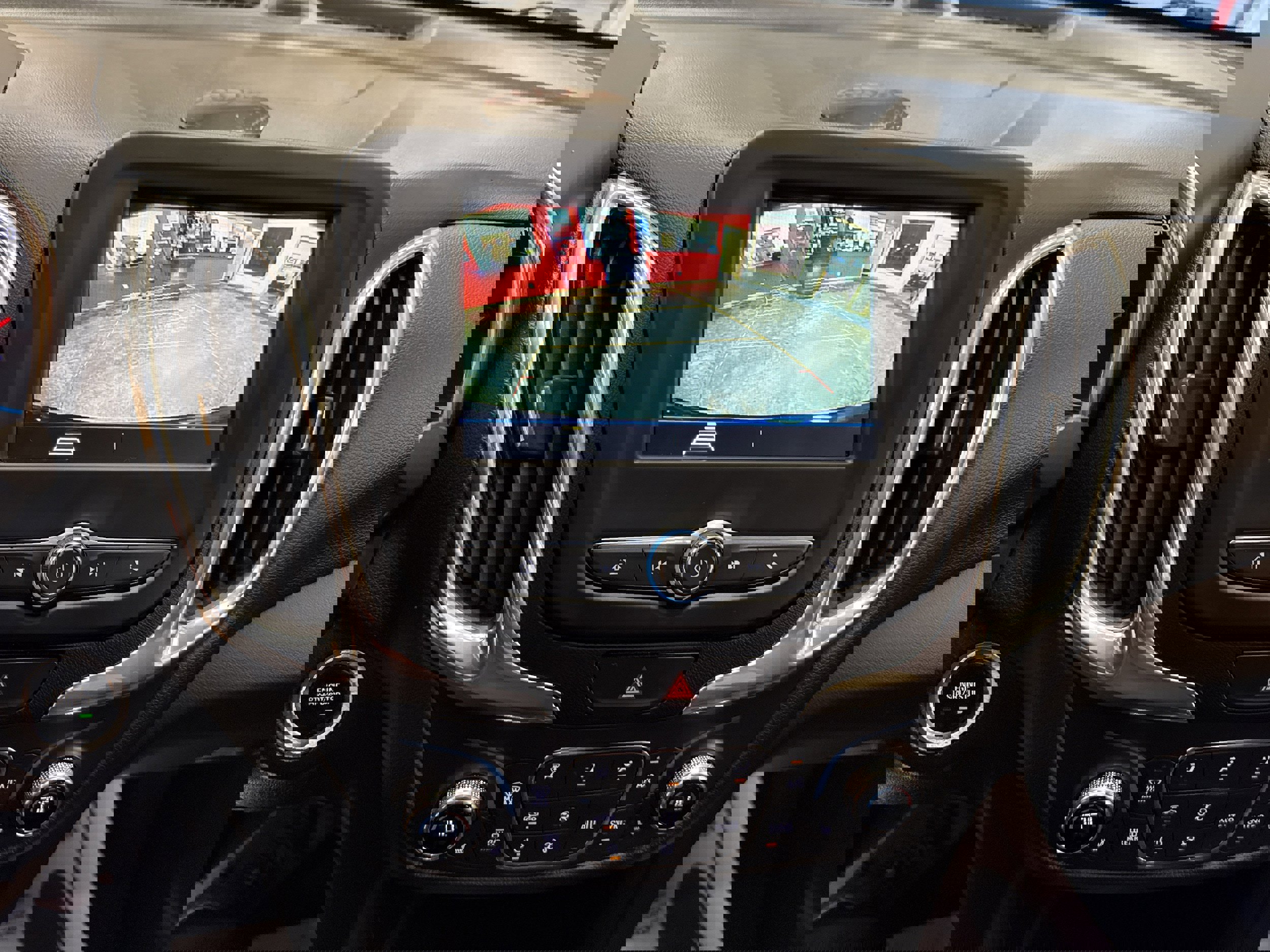 Used 2019 Chevrolet Equinox LT w/ Driver Convenience Package image 6