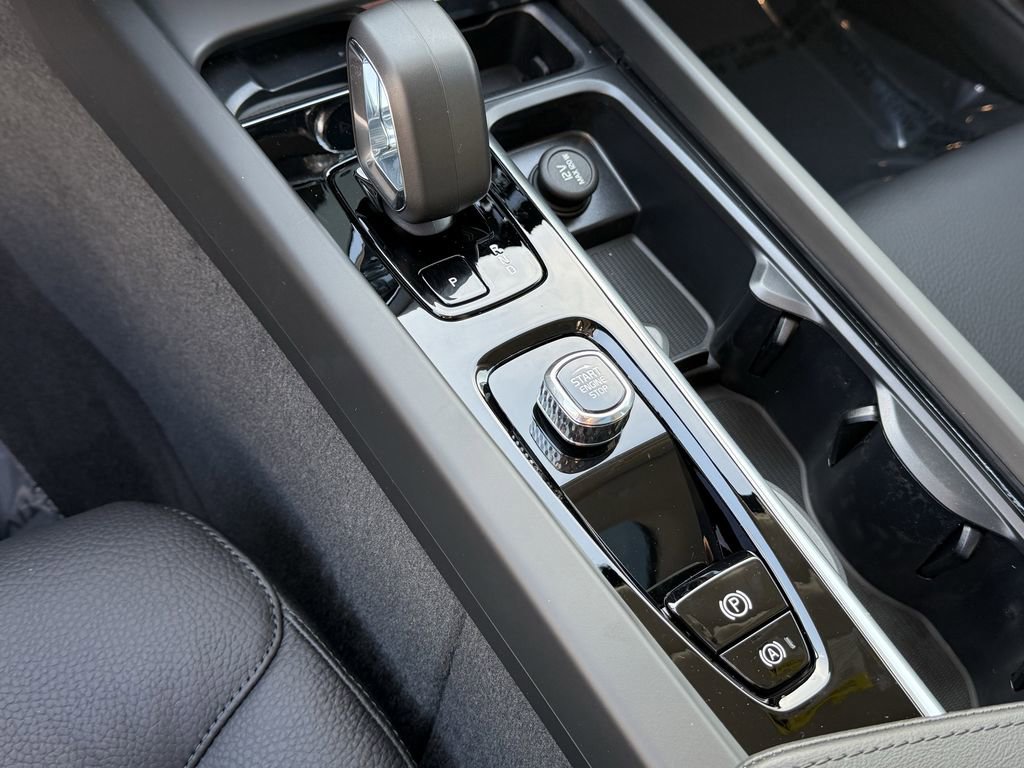 New 2026 Volvo V60 B5 Cross Country Plus w/ Protection Package Premier image 24