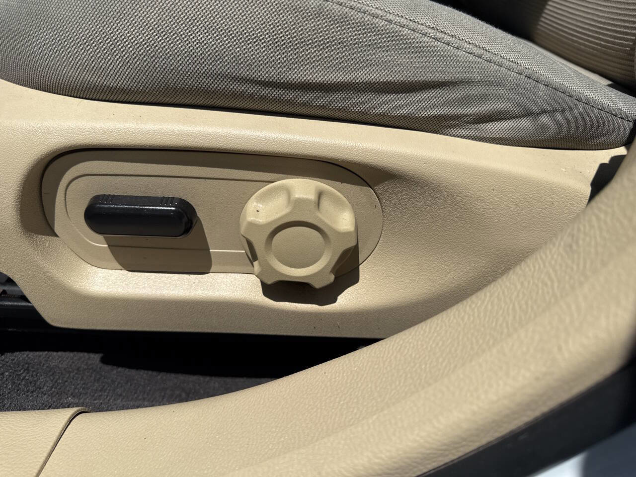 Used 2017 Ford Taurus SEL image 26