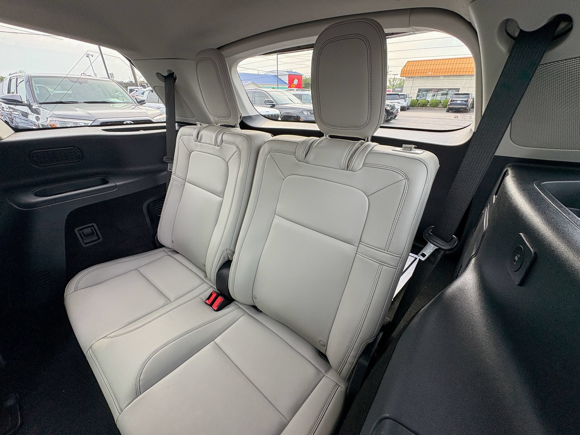 Used 2025 Lincoln Aviator Reserve w/ Luxury Package RWD image 29