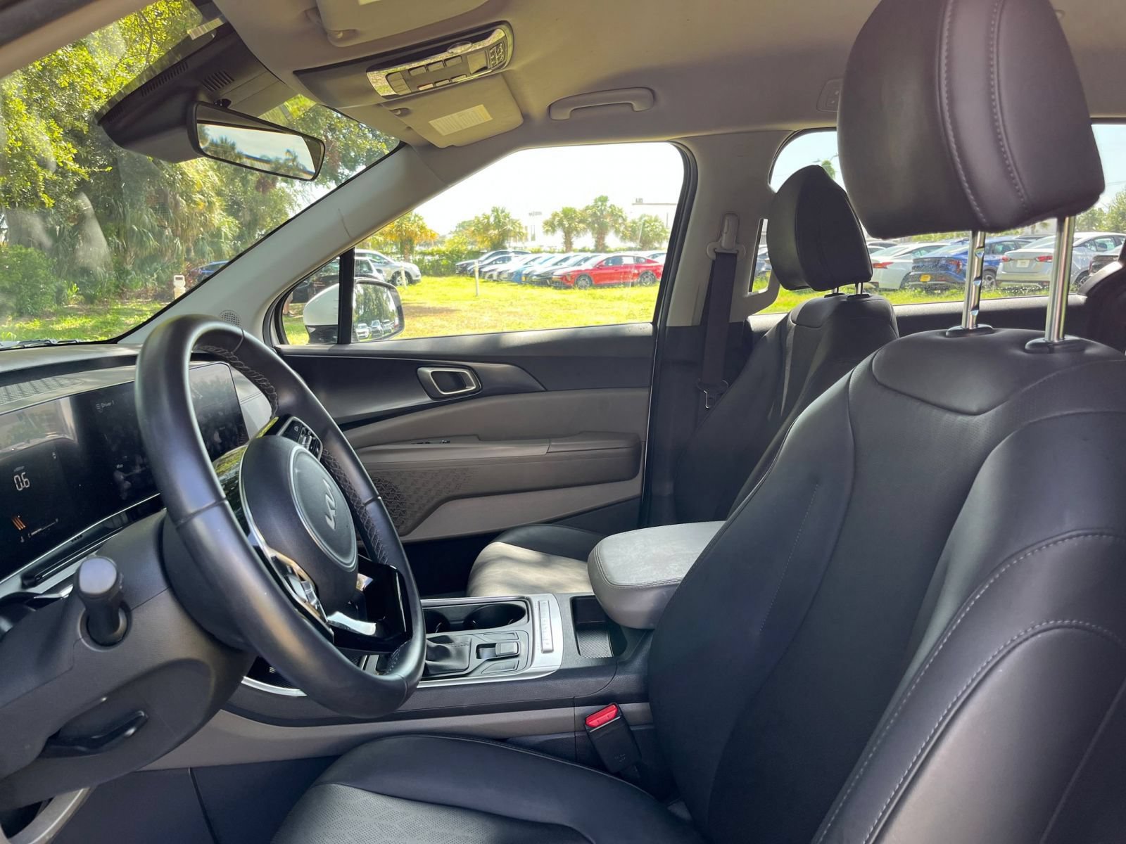 Used 2026 Kia Carnival FWD image 27
