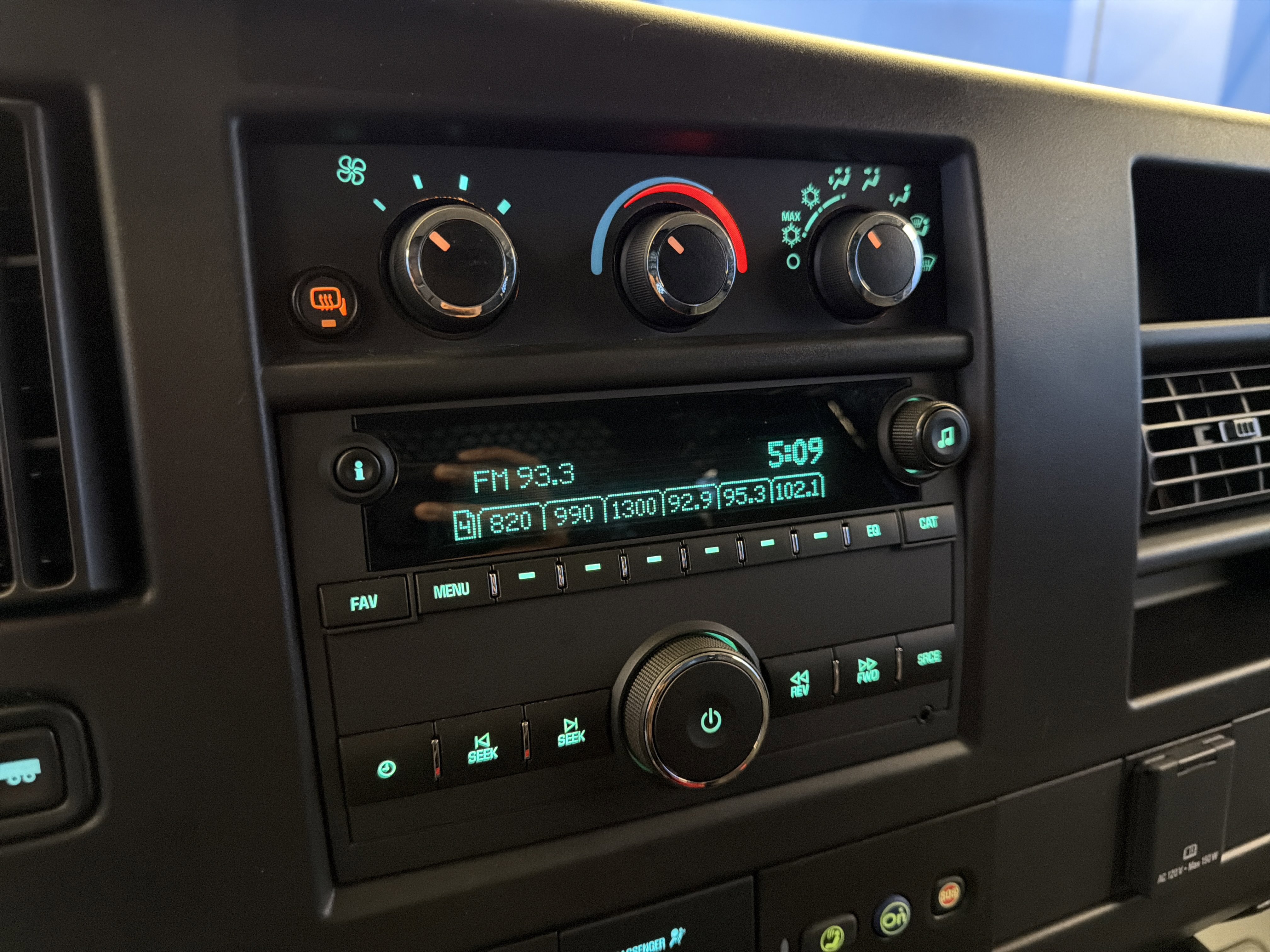 Used 2024 GMC Savana 2500 w/ Driver Convenience Package RWD image 18