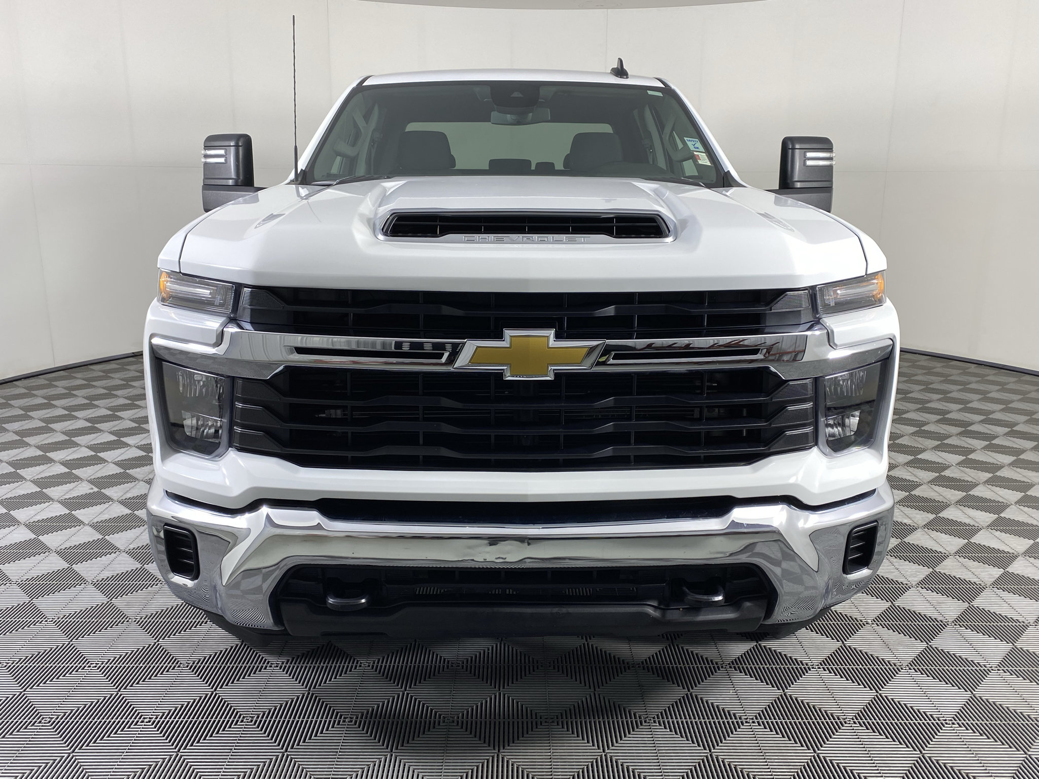 Used 2026 Chevrolet Silverado 2500 LT AWD/4WD image 4