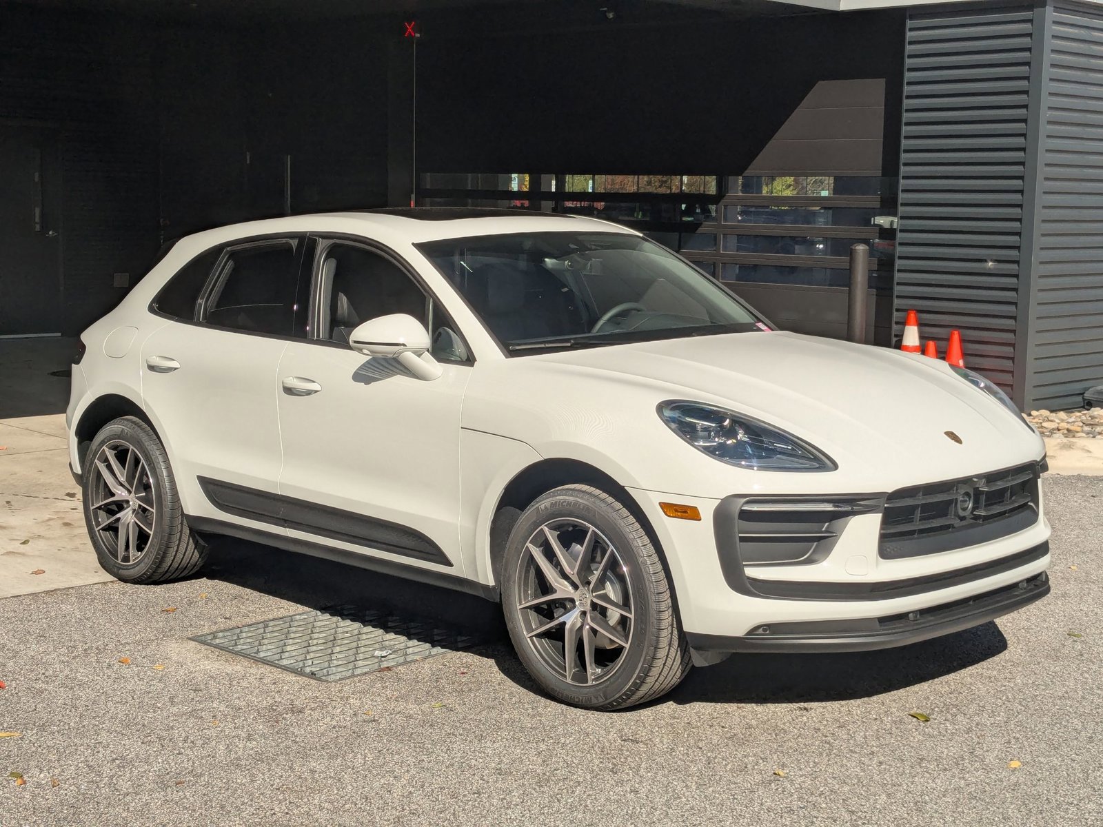 Used 2026 Porsche Macan image 7