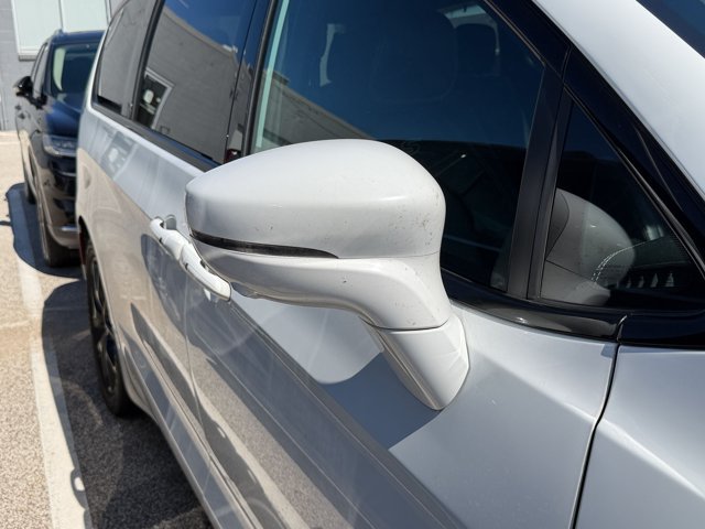 Used 2021 Chrysler Pacifica Touring-L w/ Uconnect Theater Family Group FWD image 15