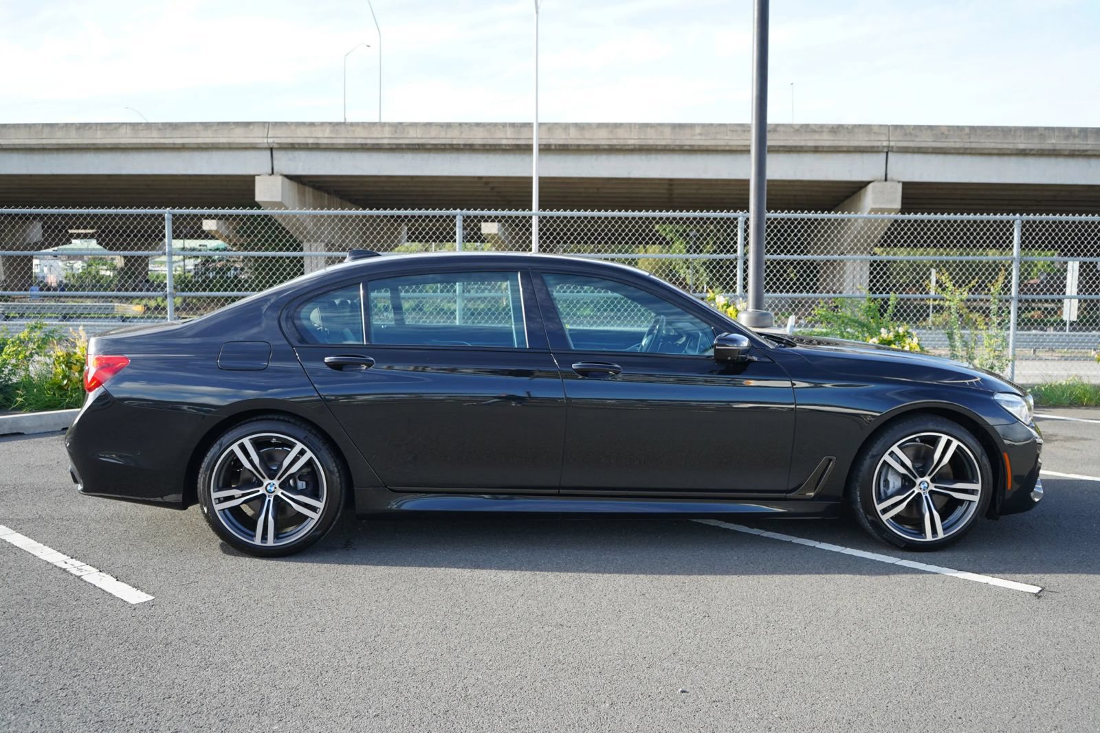 Used 2018 BMW 750i RWD image 28
