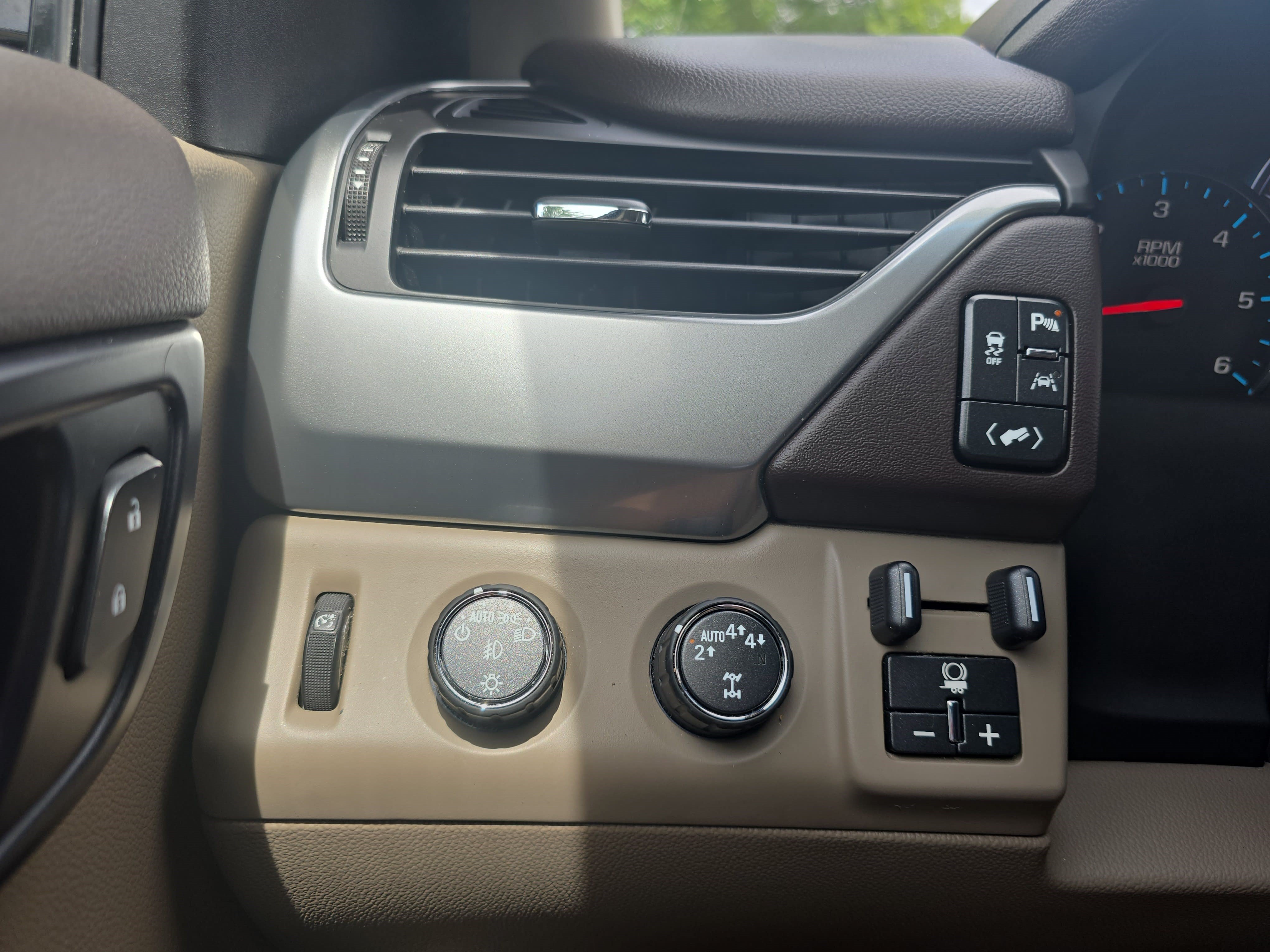 Used 2017 Chevrolet Tahoe LT AWD/4WD image 29