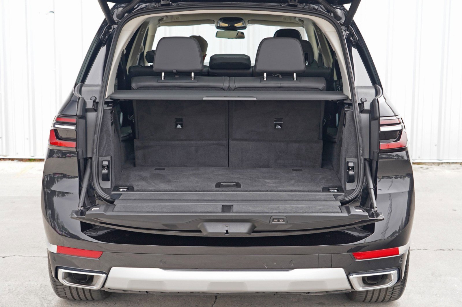 Used 2025 BMW X7 xDrive40i w/ Parking Assistance Package AWD/4WD image 10