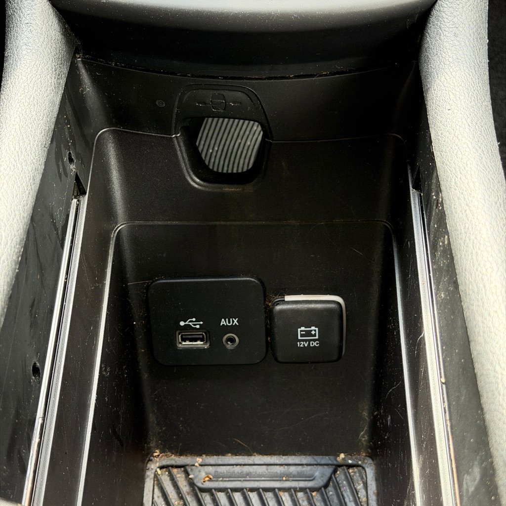 Used 2015 Chrysler 200 Limited image 30