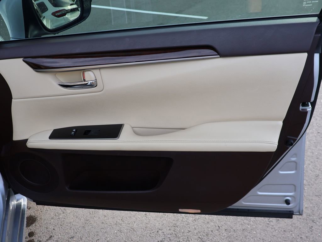 Used 2018 Lexus ES 350 w/ Luxury Package w/Wood Trim FWD image 11