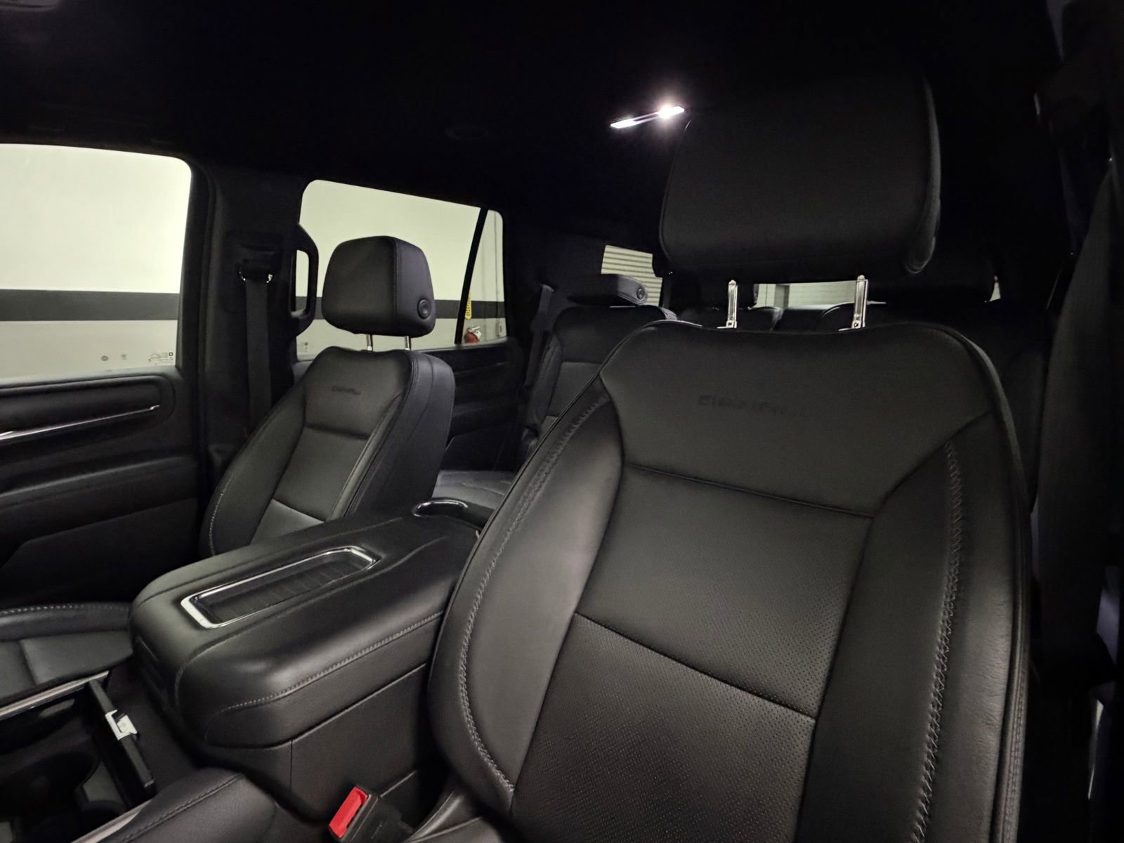 Used 2023 GMC Yukon Denali image 25