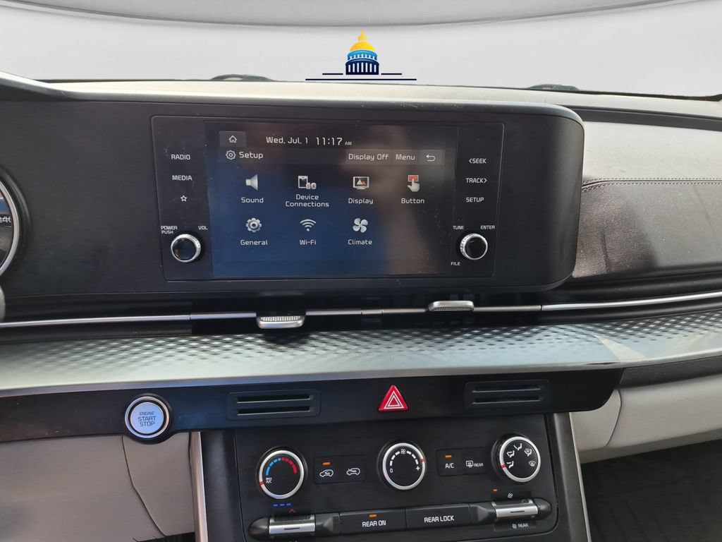 Used 2023 Kia Carnival LX FWD image 17