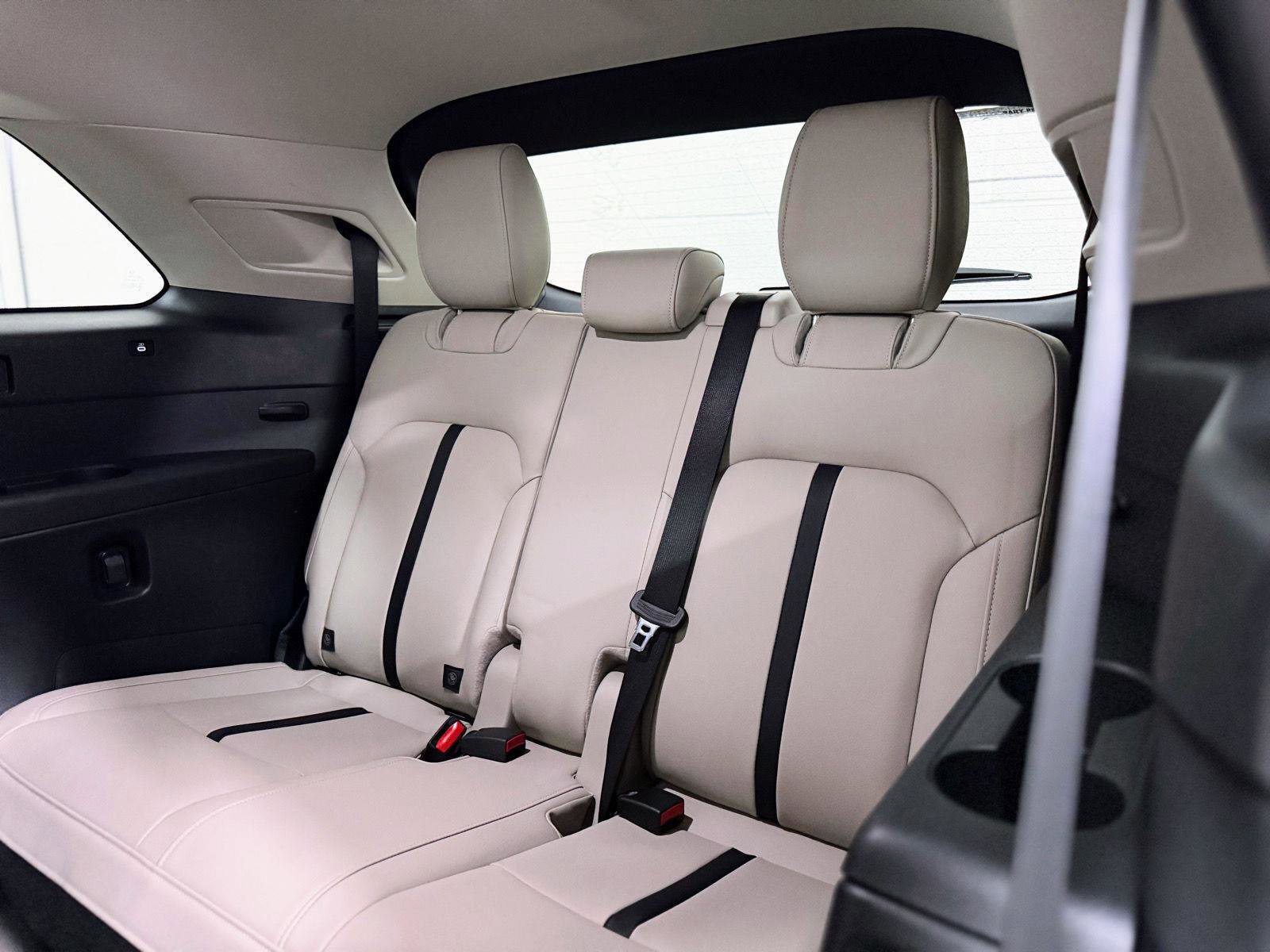 Used 2024 MAZDA CX-90 Plug-In Hybrid w/ Preferred image 18