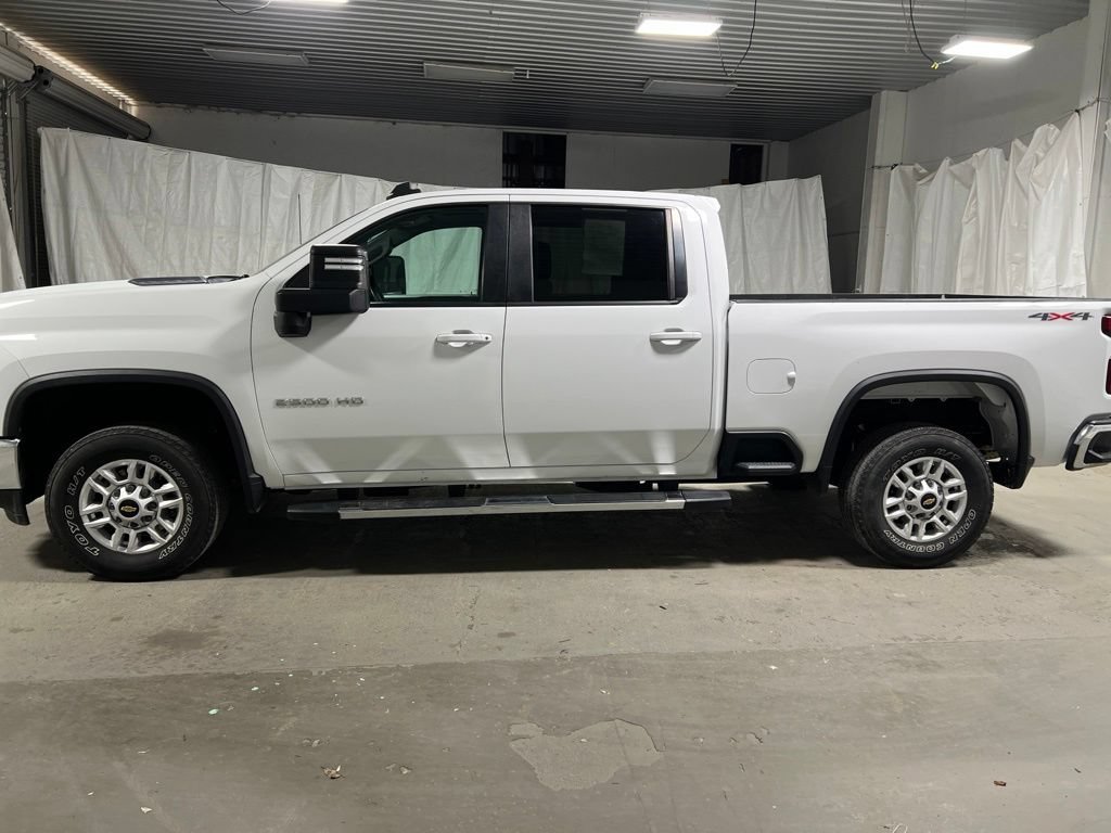 Used 2022 Chevrolet Silverado 2500 LT AWD/4WD image 4