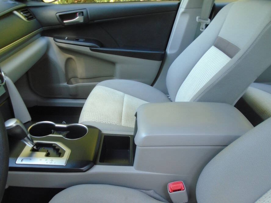 Used 2014 Toyota Camry FWD image 14