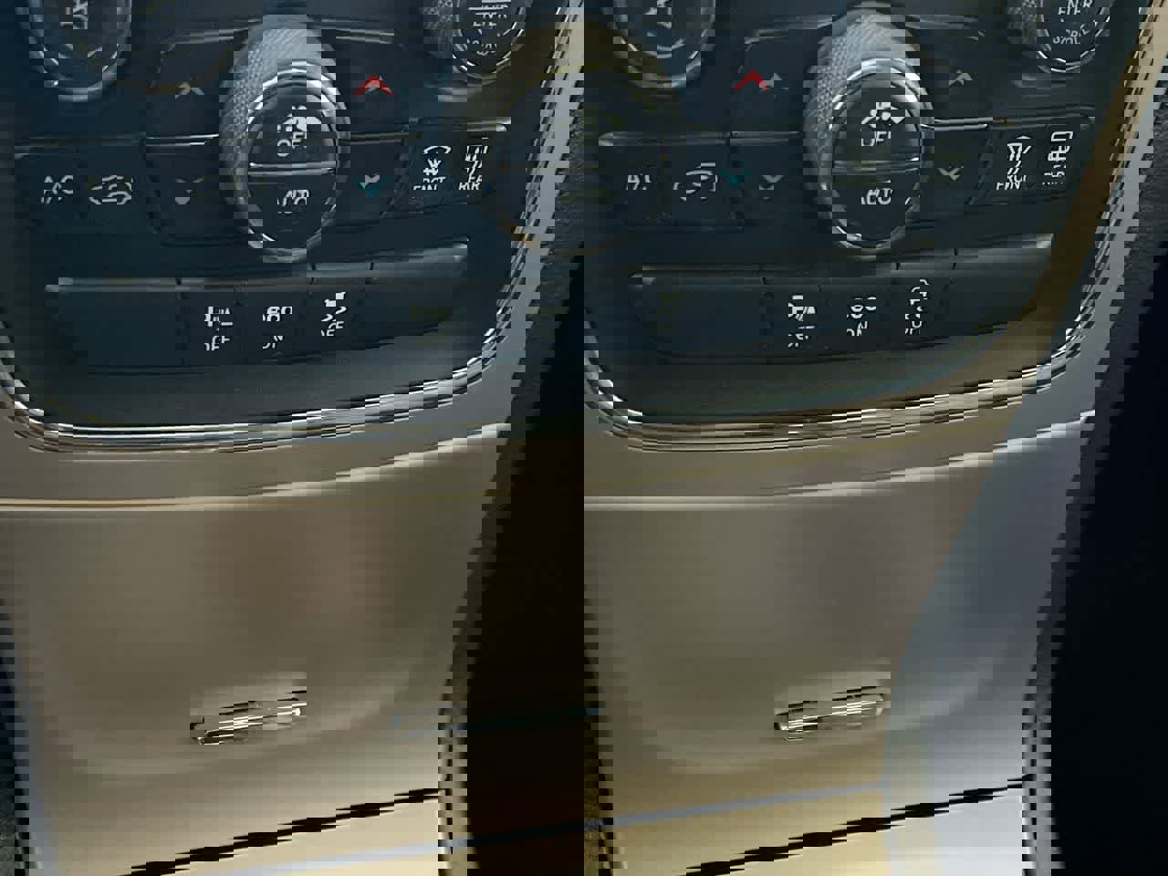 Used 2015 Jeep Grand Cherokee Overland image 19