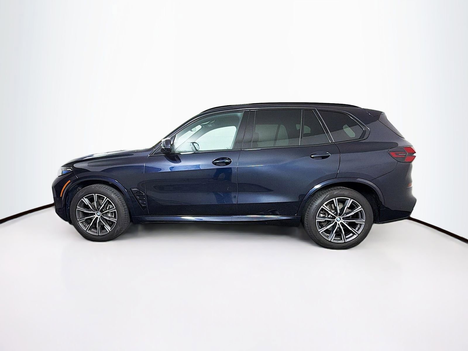 Used 2026 BMW X5 xDrive40i w/ M Sport Package image 4