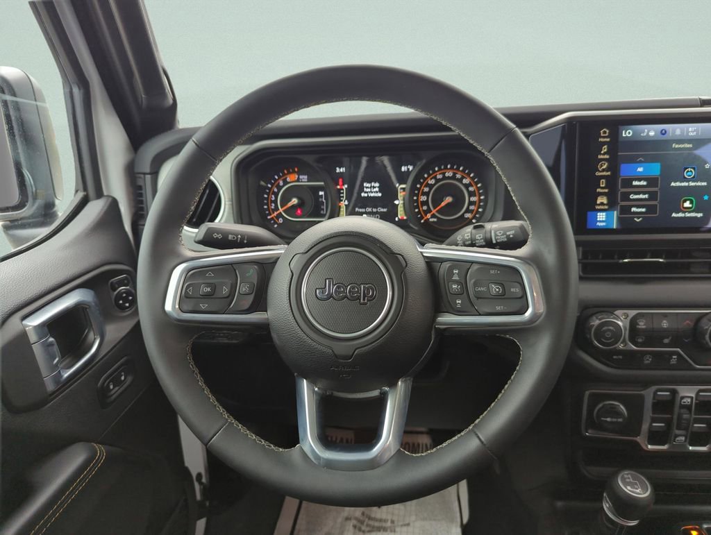 Used 2025 Jeep Wrangler Unlimited Sahara AWD/4WD image 21