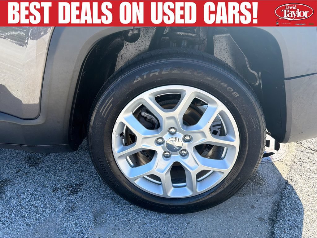 Used 2018 Jeep Renegade Latitude FWD image 24