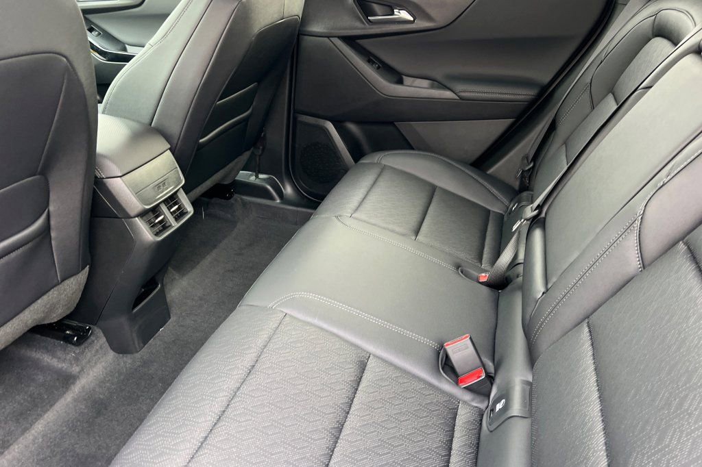 New 2026 Chevrolet Equinox LT w/ Convenience Package II AWD/4WD image 9
