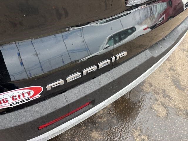 Used 2023 GMC Acadia SLE image 48