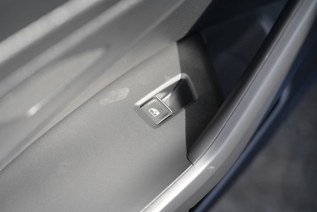 Used 2021 Volkswagen Jetta SE w/ SE Cold Weather Package FWD image 27